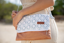 Load image into Gallery viewer, Guiones Folded Purse